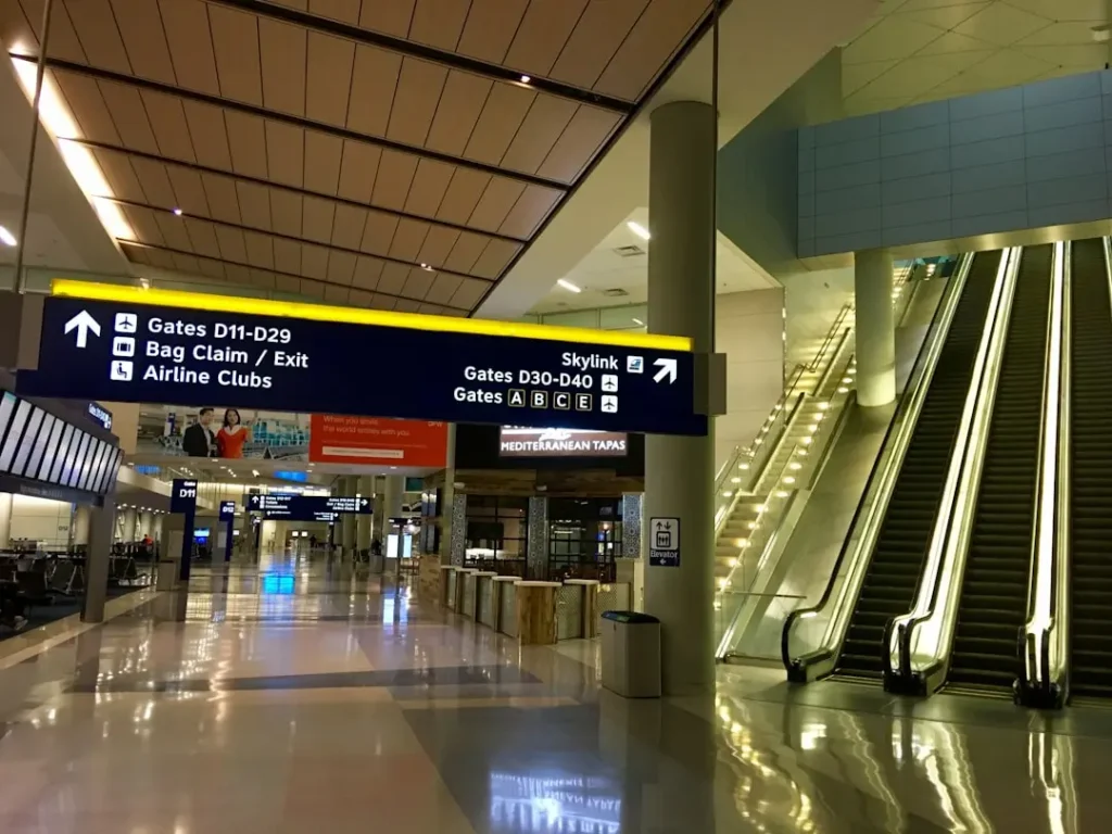 NYC airport car service luxury sedan JFK